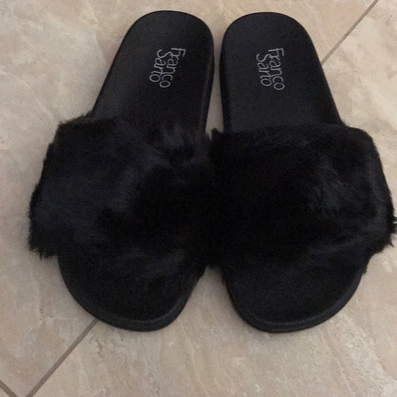 trendy slippers